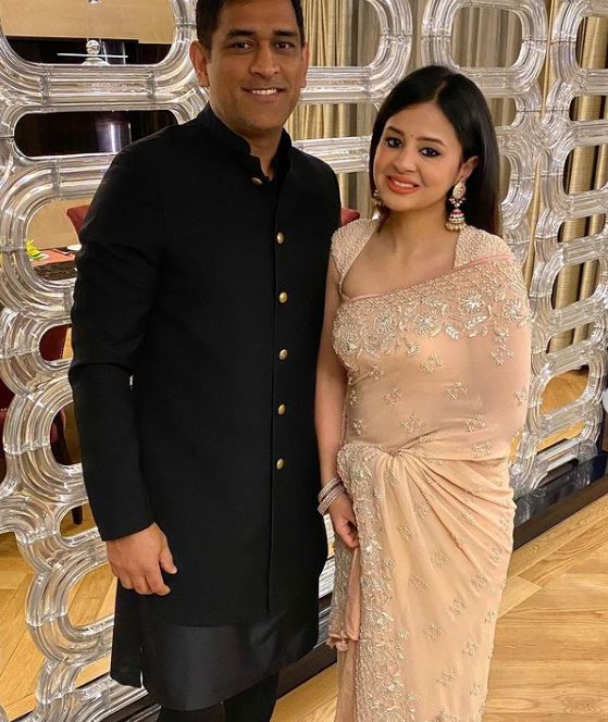 MS Dhoni With Wife Sakshi Dhoni 