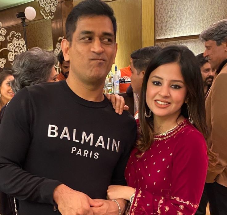 MS Dhoni With His Wife Sakshi