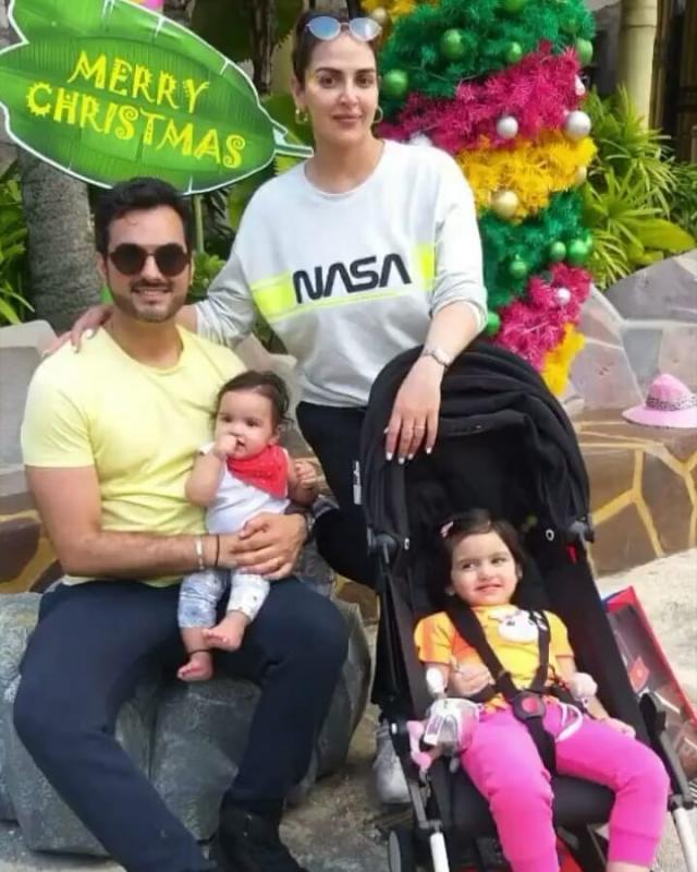 esha deol with family