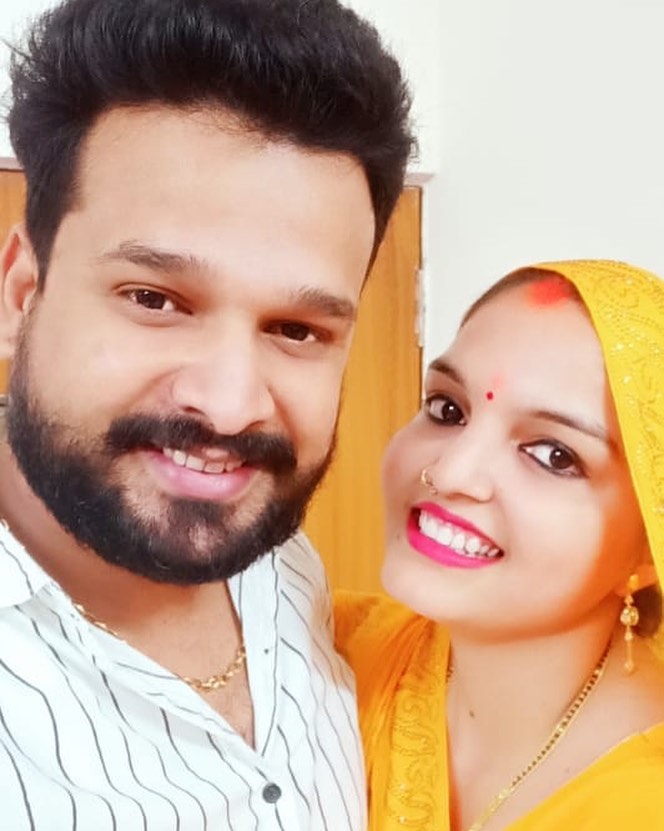 Ritesh Pandey With Wife