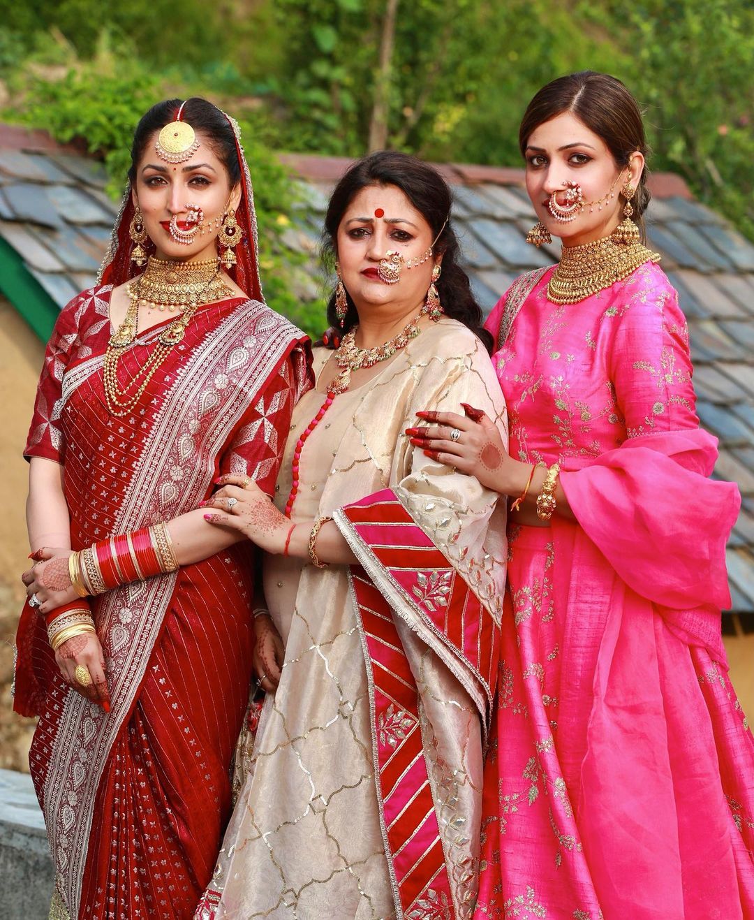 Yami Gautam With Mother And Sister