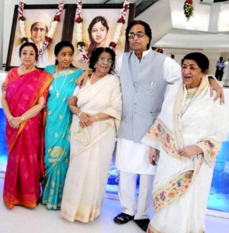 Lata Mangeshkar With Her Sisters And Brother