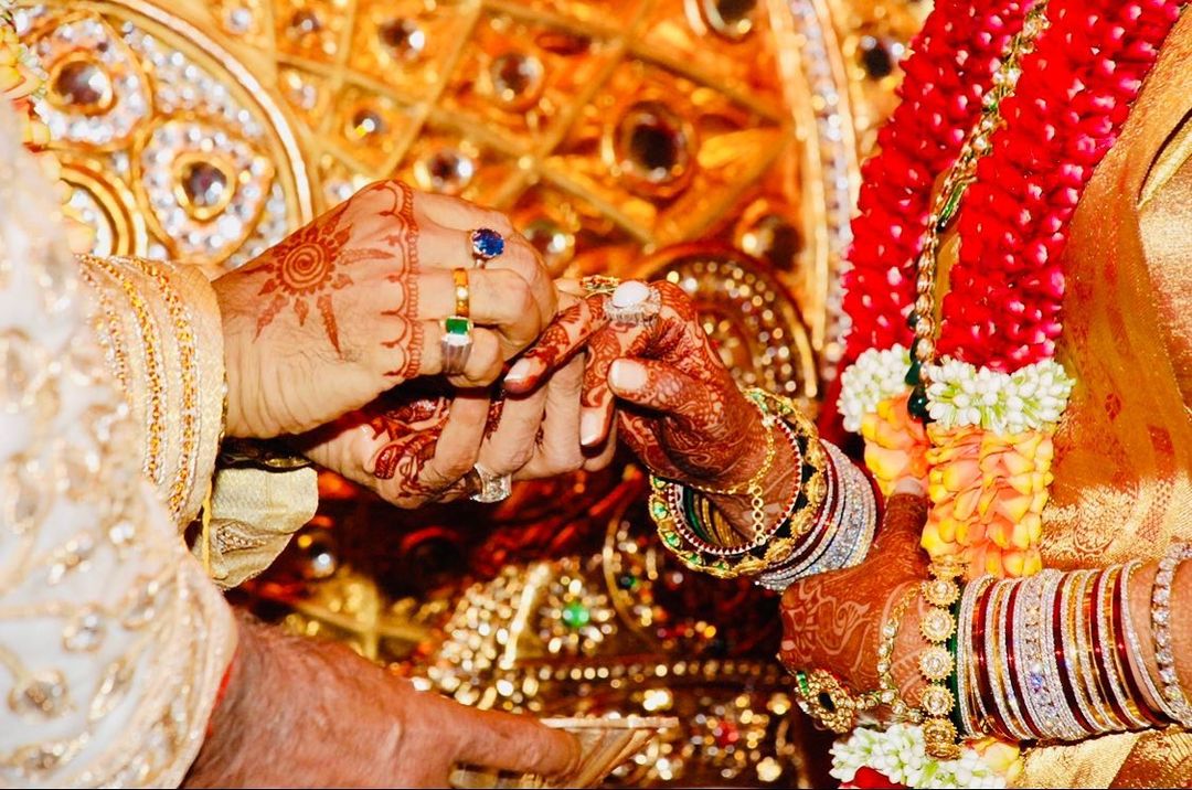 Abhishek Bachchan and Aishwarya Rai Unseen Wedding Photo