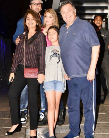 Late Rishi Kapoor with family