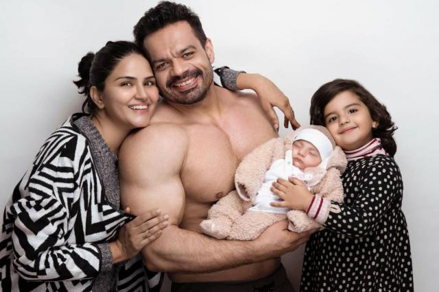 Gaurav Taneja with wife Ritu Rathi and kids