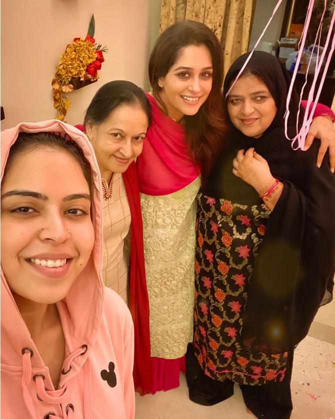 Dipika Kakar with her mother, mother in law and nanad
