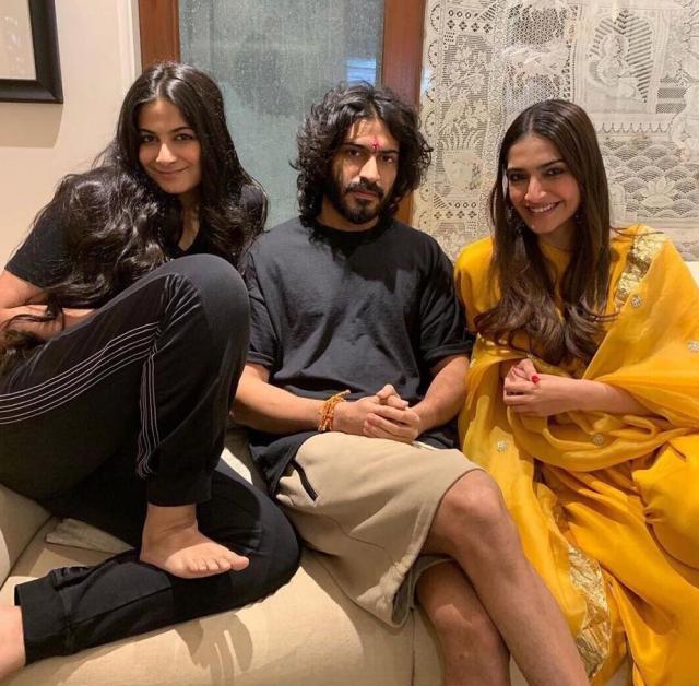 Sonam Kapoor with siblings