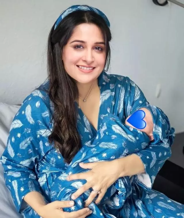 Dipika Kakar Picture With Newborn Baby Goes Viral। दीपिका कक्कड़ की न्यूबोर्न  बेबी के साथ फोटो
